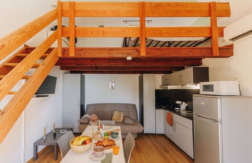 Tarcu Apartment | Inviting Apartment with Pool, Terrace & Pet-Friendly Options