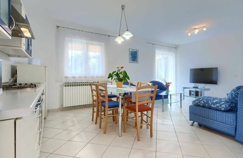 Debeljuhi Apartment | Cozy Apartment with Pool, Ocean View & Free Wi-Fi for 4