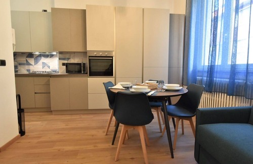Turro Apartment | Cozy Apartment for 4 with WIFI, A/C & TV in Prime Location
