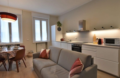 Centro Direzionale Apartment | Comfortable Apartment for 4 with A/C, WIFI & Kitchen
