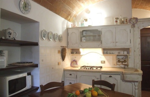 Pisa City Centre Apartment | Cozy Apartment for 4 with WIFI, Kitchen, and Parking
