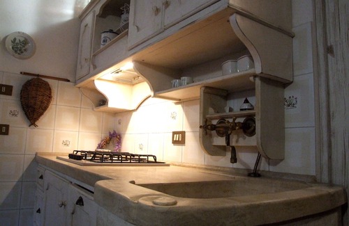 Pisa City Centre Apartment | Cozy Apartment for 4 with WIFI, Kitchen, and Parking