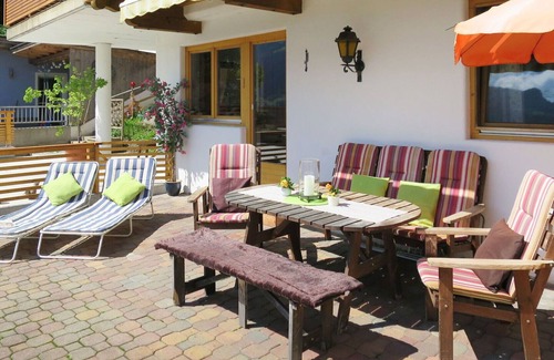Hippach Apartment | Lovely apartment for 5 guests with WIFI, TV, terrace, pets allowed and parking