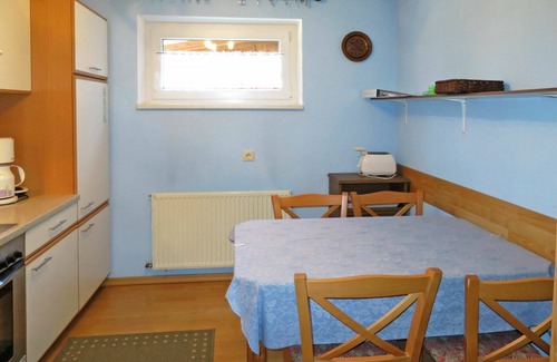 Pettneu am Arlberg Apartment | Inviting Apartment for 5 with WIFI, Terrace & Parking