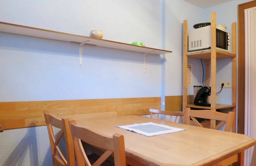 Pettneu am Arlberg Apartment | Inviting Apartment for 5 with WIFI, Terrace & Parking