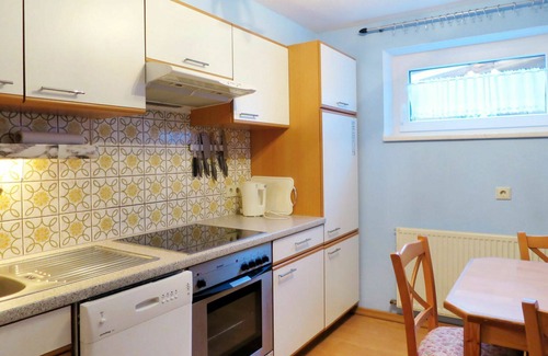 Pettneu am Arlberg Apartment | Inviting Apartment for 5 with WIFI, Terrace & Parking