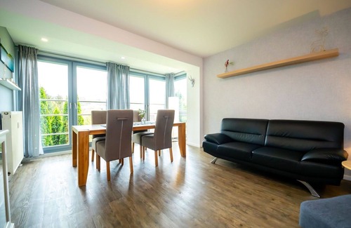 Luegde Apartment | Charming Apartment for 5 with Lake View & Pet-Friendly Perks