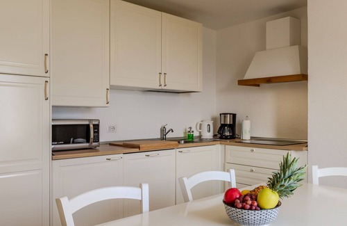 Musso Apartment | Welcoming Apartment for 5 with Pool, Terrace & WIFI