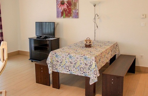 Bohinjska Bistrica Apartment | Lovely apartment for 5 guests with WIFI, TV, balcony, pets allowed, panoramic view and parking