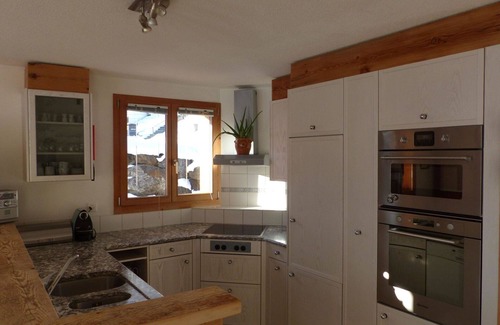 Lenk Apartment | Cozy Apartment for 5 with WIFI, Balcony & Pet-Friendly