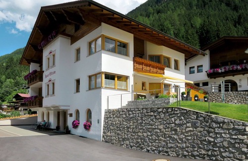 Kappl Apartment | Ideal Apartment for 5 with WIFI, Balcony & Spa Amenities