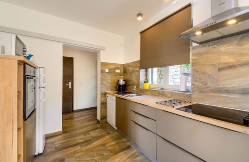 Municipality of Omisalj Apartment | Perfect Apartment for 5: WiFi, A/C & Pet-Friendly