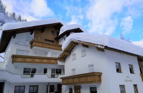 Kappl Apartment | Comfortable Apartment for 5 with Balcony and Lake Views