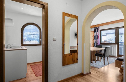 Soelden Apartment | Welcoming Apartment for 6 with WIFI, Balcony & Parking