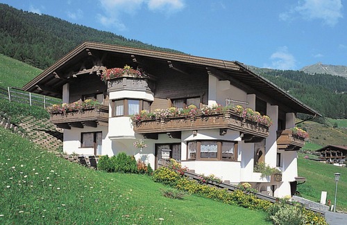 Soelden Apartment | Welcoming Apartment for 6 with WIFI, Balcony & Parking