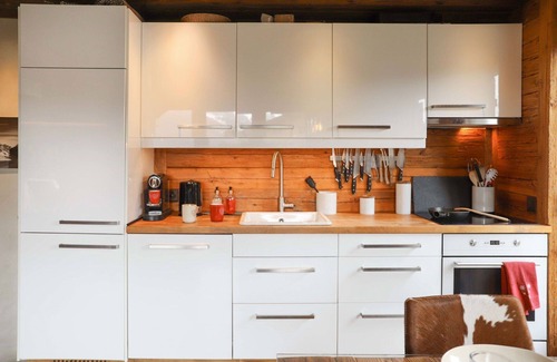 Verbier Apartment | Cozy Apartment for 6 with WIFI, Pet-Friendly & Terrace