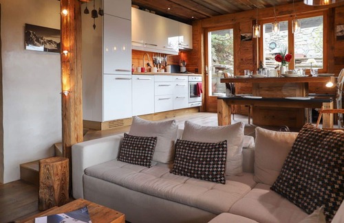 Verbier Apartment | Cozy Apartment for 6 with WIFI, Pet-Friendly & Terrace