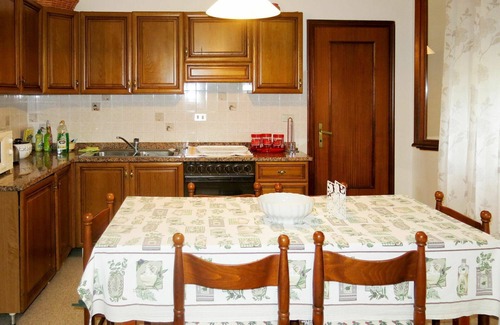 Passarella di Sotto Apartment | Comfortable Apartment for 6 with Patio & Pet-Friendly Stay