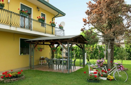 Passarella di Sotto Apartment | Comfortable Apartment for 6 with Patio & Pet-Friendly Stay