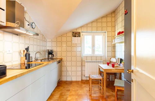 Lierna Apartment | Inviting Apartment for 6 with Pool, Balcony & Lake View