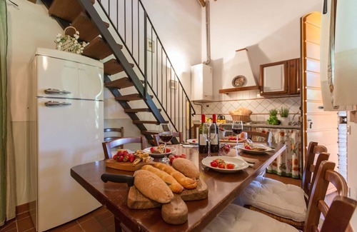 Peccioli Apartment | Inviting Apartment for 7 with Pool & Panoramic Views