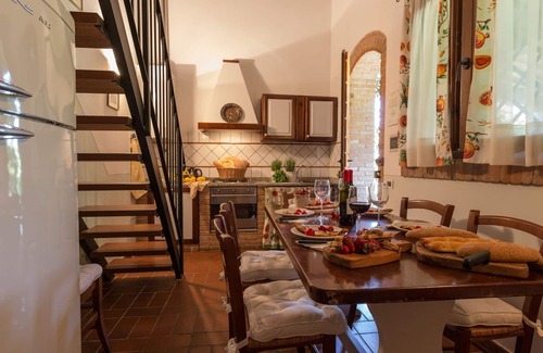 Peccioli Apartment | Inviting Apartment for 7 with Pool & Panoramic Views