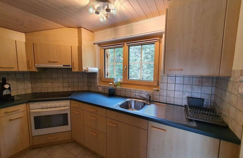 Valbella Apartment | Cozy Apartment for 5 with Balcony, WIFI & Pet-Friendly