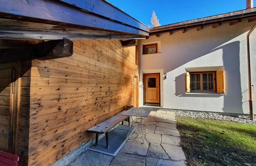 Valbella Apartment | Cozy Apartment for 5 with Balcony, WIFI & Pet-Friendly