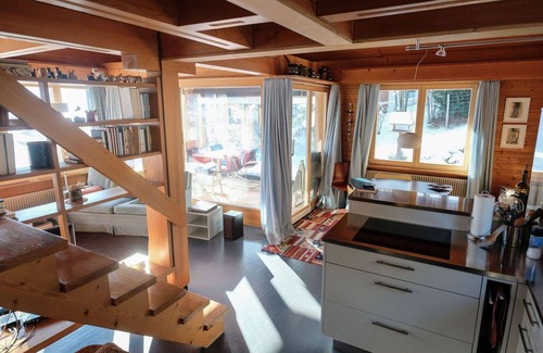 Zweisimmen Apartment | Cozy Apartment for 4 with Balcony, Pets Welcome & Parking