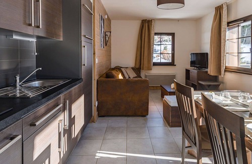Les Gets Apartment | Ideal Apartment for 8 with Pool, Terrace & Pet-Friendly