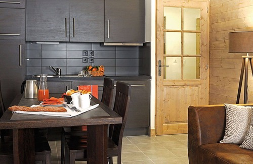 Les Gets Apartment | Ideal Apartment for 8 with Pool, Terrace & Pet-Friendly