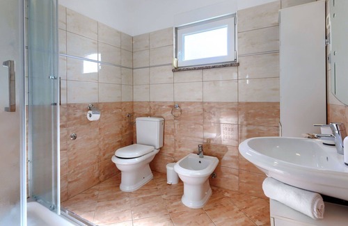 Jadreski Apartment | Stylish Apartment for 6 with Private Pool and Ocean View