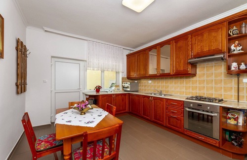 Cserszegtomaj Apartment | Cozy Apartment for 4 with Terrace, A/C & Lake View