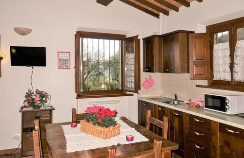 Bucine Apartment | Cozy Apartment with Pool, Pets Allowed & 10/10 Guest Rating