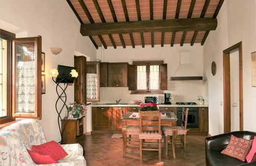 Bucine Apartment | Cozy Apartment with Pool, Pets Allowed & 10/10 Guest Rating