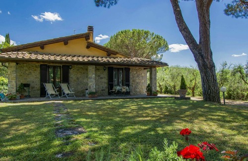 Bucine Apartment | Cozy Apartment with Pool, Pets Allowed & 10/10 Guest Rating