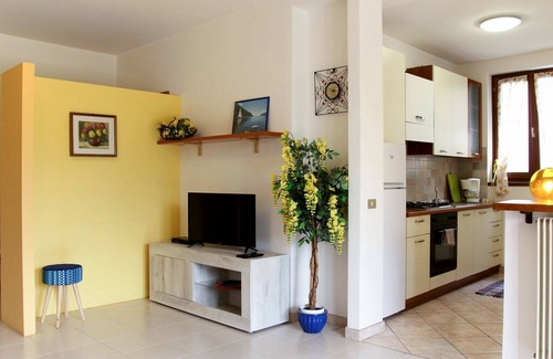 Val di Sogno Apartment | Cozy Apartment for 4 with Lake View, Pets Welcome & WIFI
