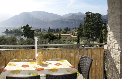 Val di Sogno Apartment | Cozy Apartment for 4 with Lake View, Pets Welcome & WIFI