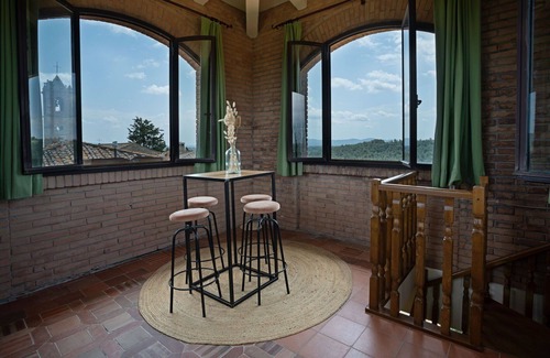 San Gimignano Apartment | Inviting Apartment with Pool & Panoramic Views Near San Gimignano