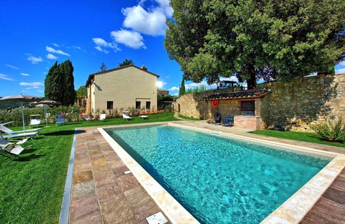 San Gimignano Apartment | Inviting Apartment with Pool & Panoramic Views Near San Gimignano