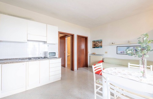Morcone Apartment | Inviting Apartment with Ocean View, WIFI and Patio Access