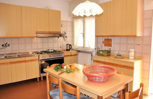 Sperlonga Apartment | Cozy Apartment for 7 with Ocean View and Pet-Friendly Perks