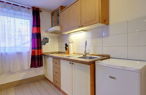 Bohinjska Bistrica Apartment | Cozy Apartment for Two with WiFi, Pets Welcome & Views
