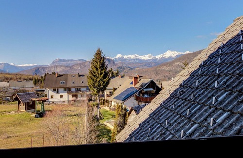 Bohinjska Bistrica Apartment | Comfortable Apartment for 5 with Balcony and Lake View
