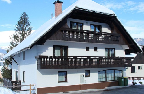 Bohinjska Bistrica Apartment | Comfortable Apartment for 5 with Balcony and Lake View