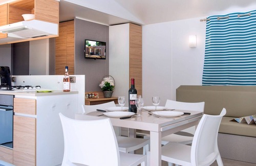 Les Cabanes de Fleury House | Relaxing Villa Apartment for 6 with Pool and Ocean View