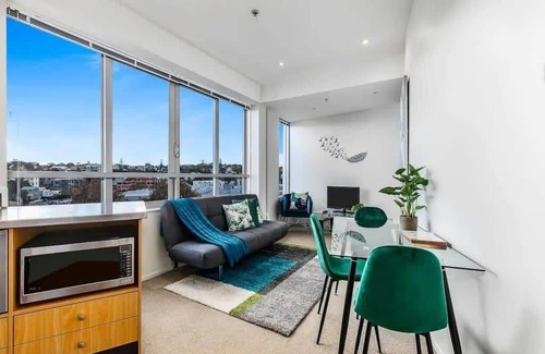 Parnell Apartment | Modern One Bedroom Apartment with Gym & Free Parking