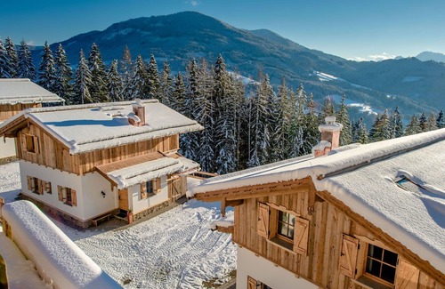Pfarrwerfen House | Cozy Villa Apartment for 4 with WIFI and Pet-Friendly Perks