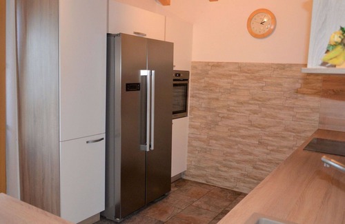 Sankt Anton am Arlberg Villa | Cozy Villa Apartment for 5 with Pets, WIFI & Balcony