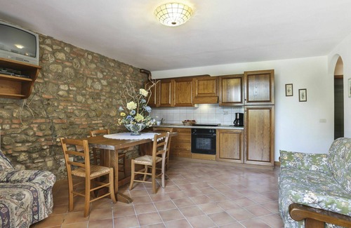 Terricciola House | Inviting Villa Apartment for 4 with Pool and Pet-Friendly Perks
